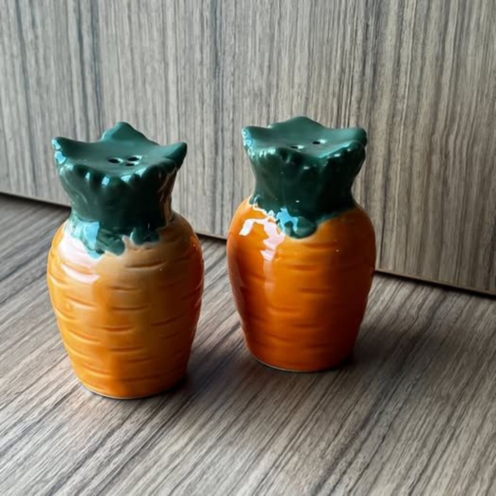 Ceramic Carrot Salt Pepper Shakers Orange Vegetable Kitchen Decor